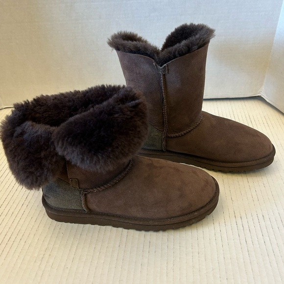Ugg Australia winter snow Bailey button brown suede & sheepskin boots Sz-6. I - Picture 3 of 12